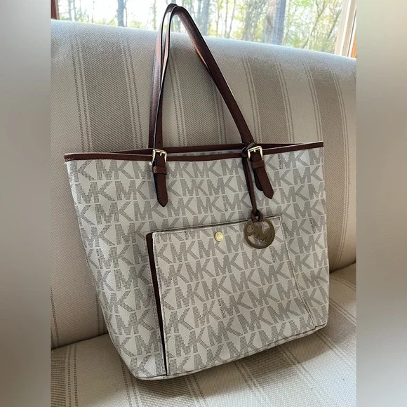 Michael Kors Large Snap Pocket Tote - Picture 1 of 6